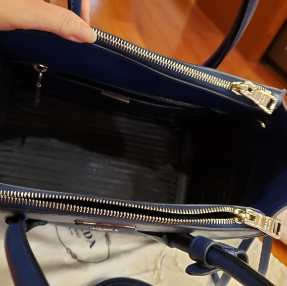 Brand new Prada Two Way Leather Tote bag - Picture 3 of 8